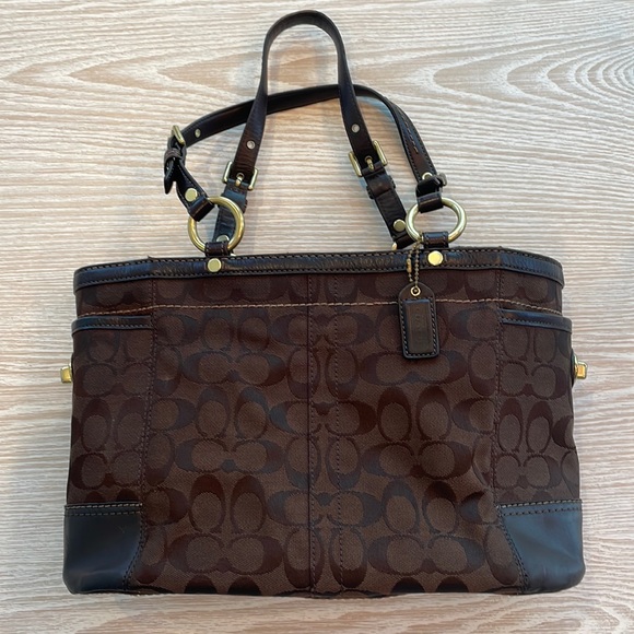 Coach Handbags - Vintage Coach Bag